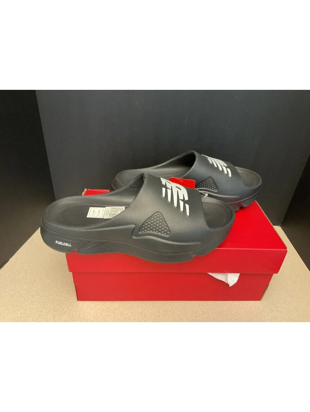New! Mens New Balance Fuel Cell Black/White Recovery Slip On Sandals. Size 10D.